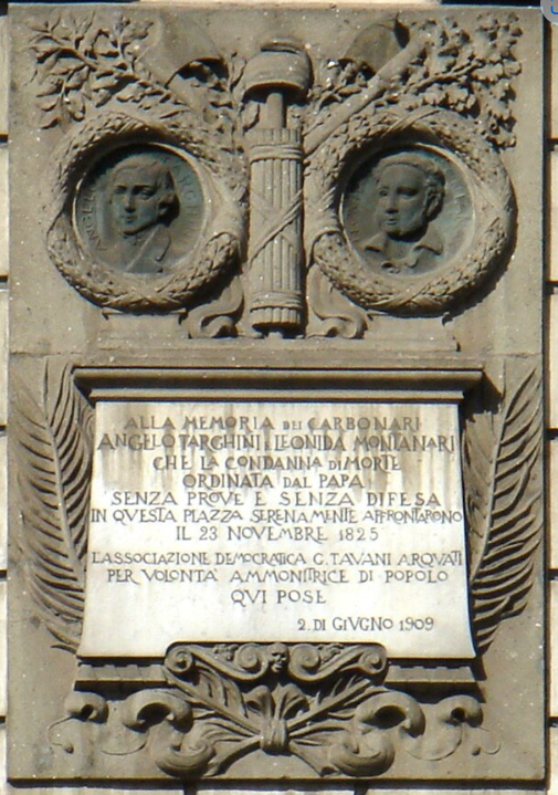 Plaque à la mémoire de deux carbonari, condamnés à mort par le pape en 1825 (Rome, piazza del Popolo)